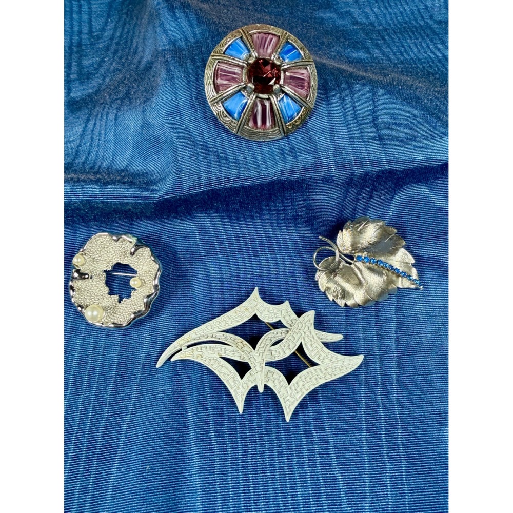 Vintage Trifari Brooch Lot Enamel Pearl Leaf Art Glass Rhinestone 4 Piece Set